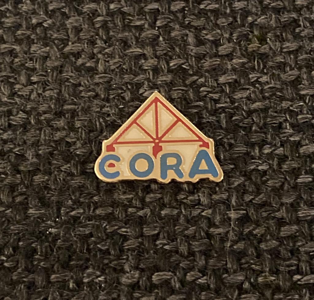 PIN - CORA, Collections, Envoi, Utilisé, Autres sujets/thèmes, Insigne ou Pin's