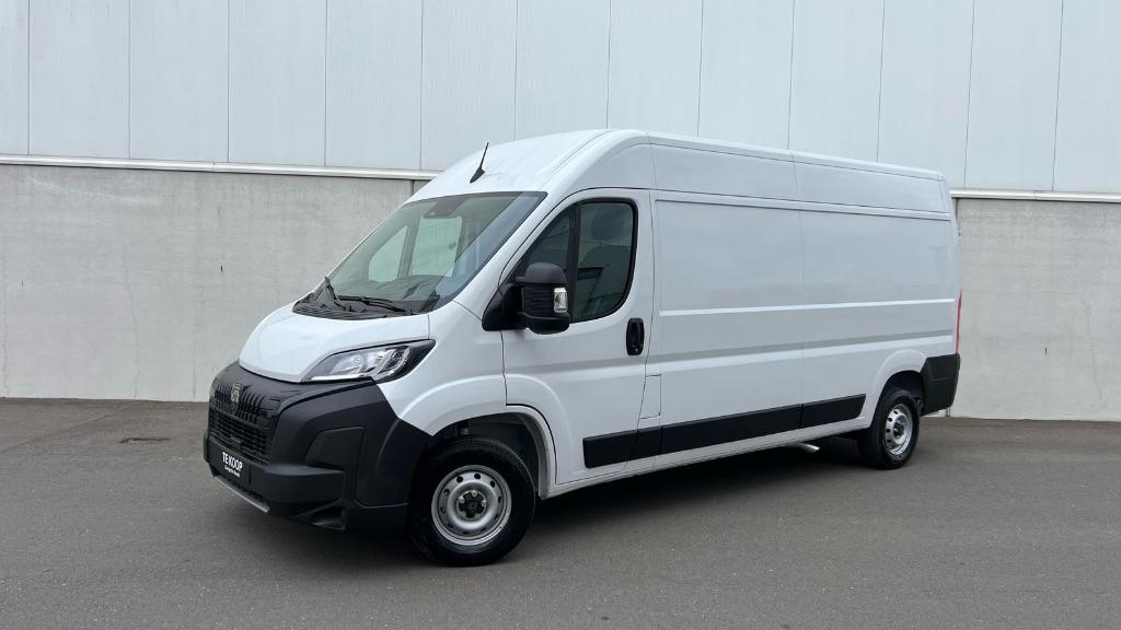 PEUGEOT BOXER 350 2.2 BLUEHDI 140 L3H2 MODEL 2025, Auto's, Voorwielaandrijving, Stof, 4 cilinders, 2500 kg