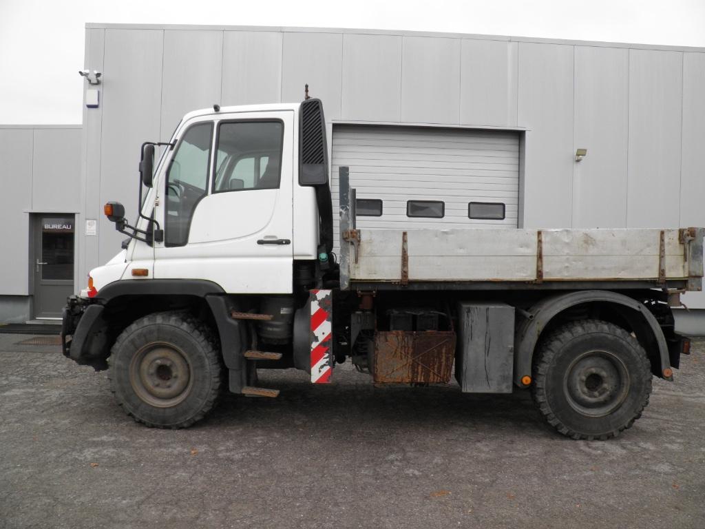 Unimog U300C 4x4 2002, Auto's, Vrachtwagens, Automaat, Wit, Mercedes-Benz, Bedrijf