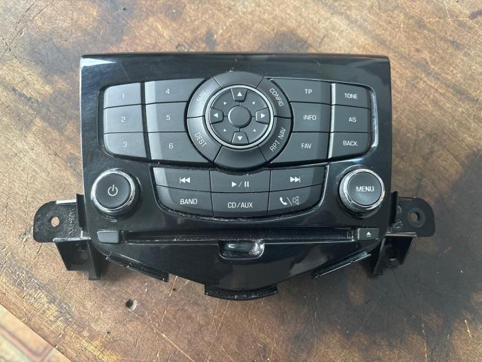 Radiobedienings paneel van een Chevrolet Cruze, Gebruikt, -, Ophalen of Verzenden, -