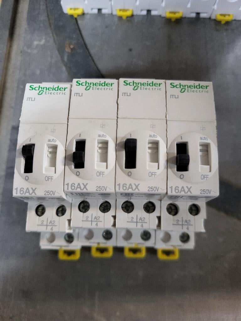 Teleruptor Schneider 230V NO NC en NO NO, Enlèvement, Neuf