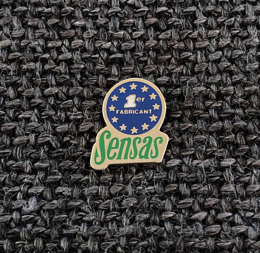 PIN - SENSAS - VIS - FISH - POISSON - PÊCHE - VISSEN, Envoi, Utilisé, Marque, Insigne ou Pin's
