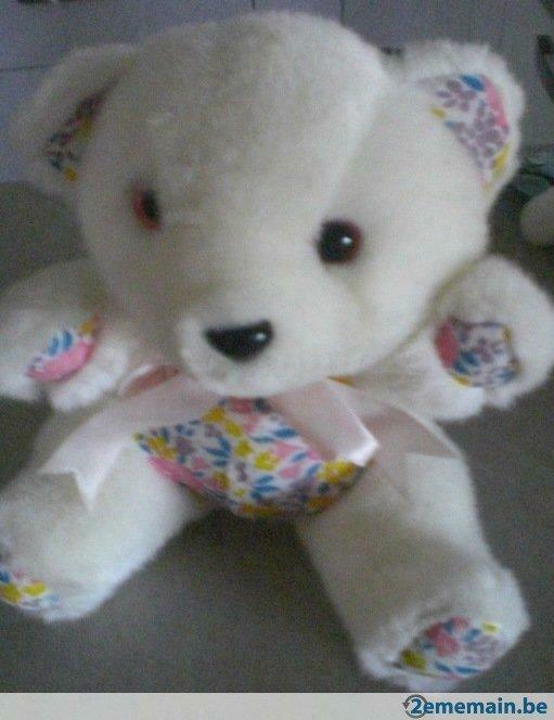 Ours blanc avec tissu fleuri, Utilisé