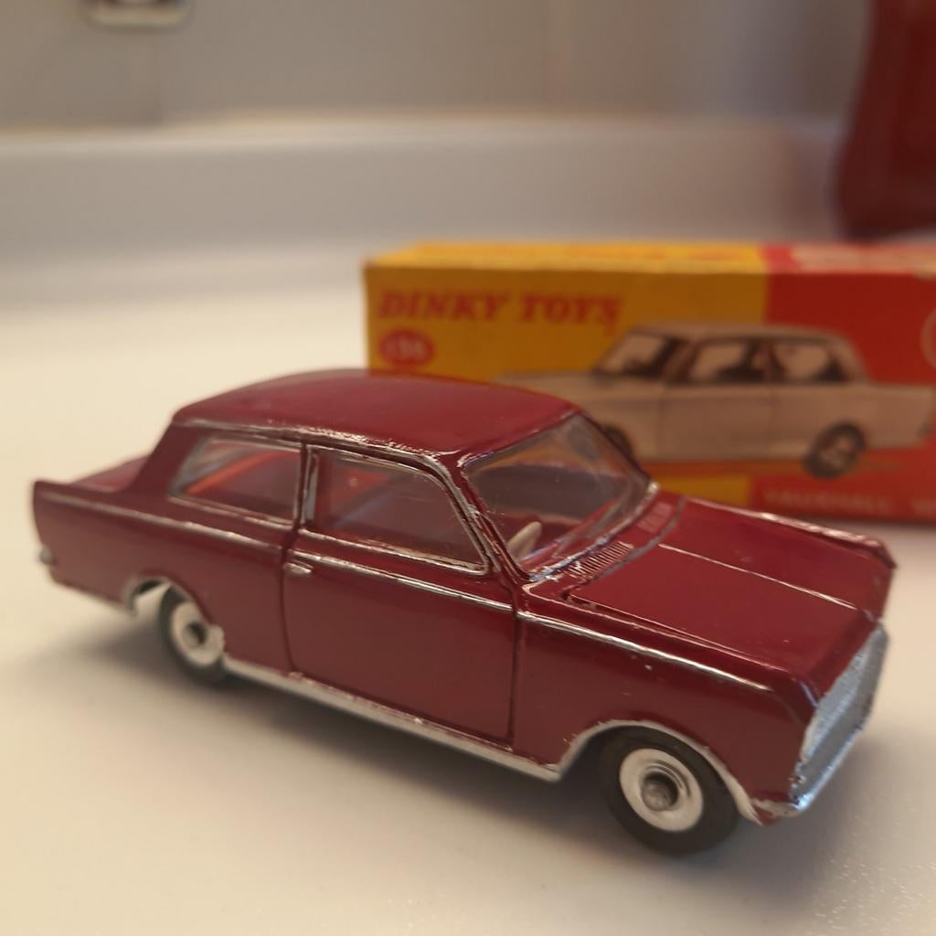 DINKY UK N 136 * VAUXHALL VIVA*VINTAGE*1/43*PEINT, Hobby & Loisirs créatifs, Voitures miniatures | 1:43, Comme neuf, Voiture, Dinky Toys