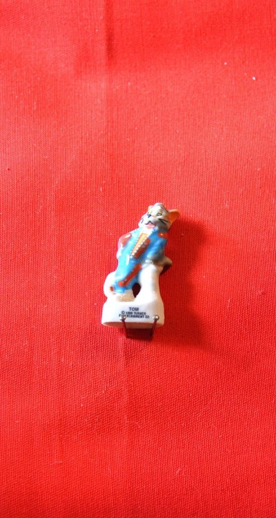 feve en porcelaine personnage dessin animé tom, Enlèvement ou Envoi, Comme neuf, Autres types