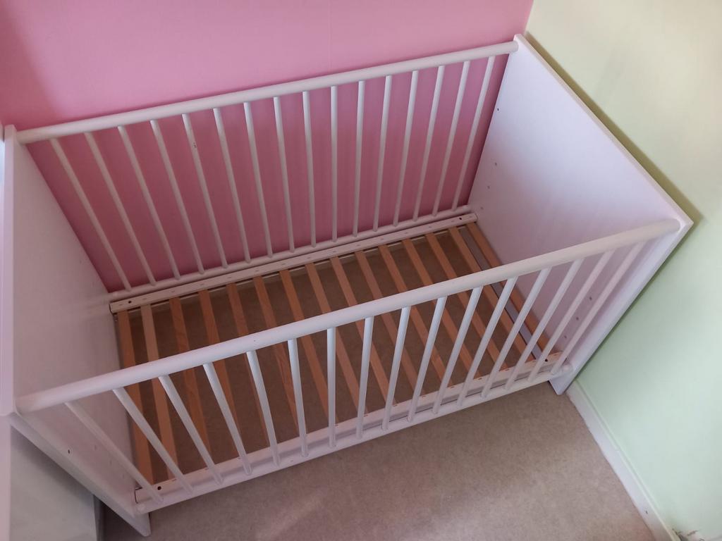 Lit bébé en bonne état, Enlèvement