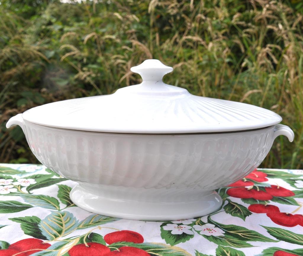 soupière porcelaine blanche et striée, Enlèvement ou Envoi