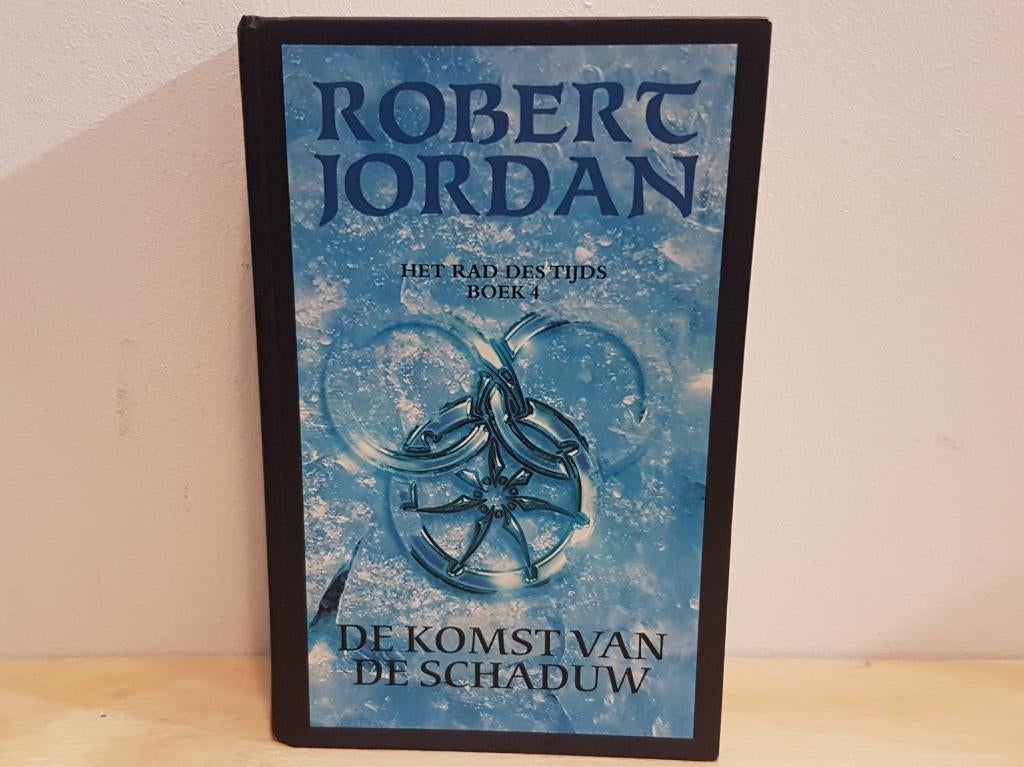 Het Rad des Tijds - De Komst Van De Schaduw - Rober Jorden, Boeken, Fantasy, Ophalen of Verzenden, Gelezen, Robert Jordan