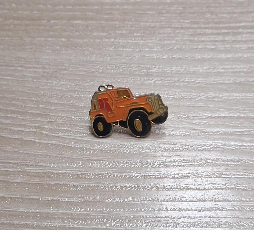 PIN - JEEP - AUTO - VOITURE - CAR, Ophalen of Verzenden, Gebruikt, Transport, Speldje of Pin