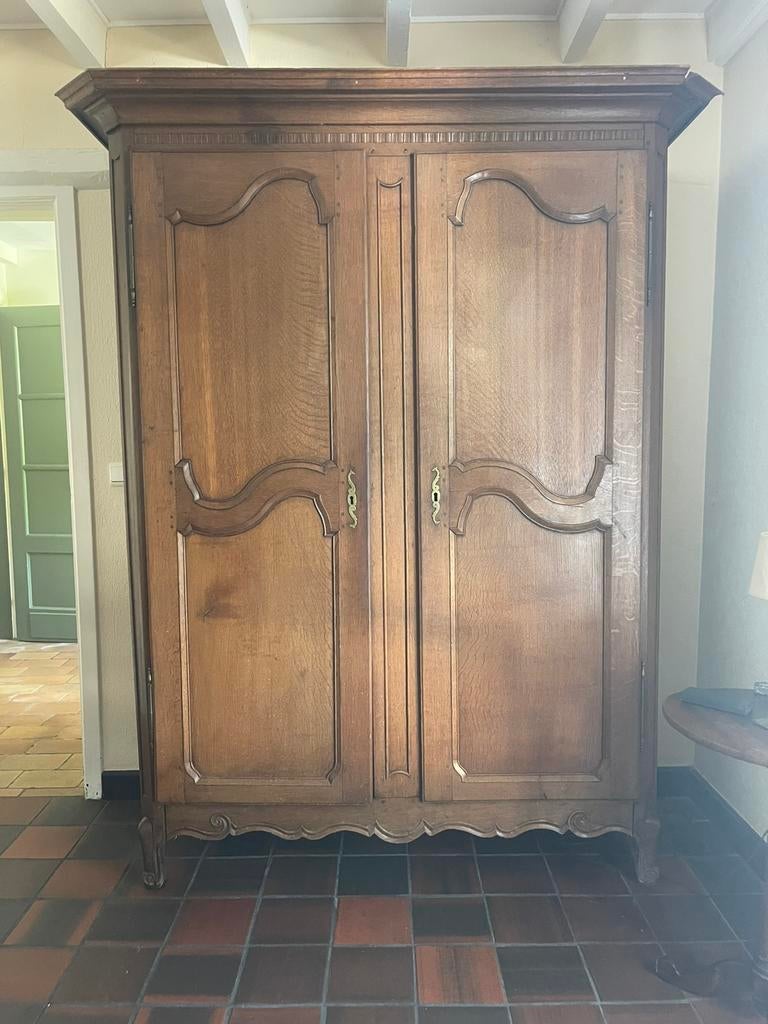 Antieke kledingkast in massief eikenhout — Louis XV-stijl, Antiek en Kunst, Ophalen