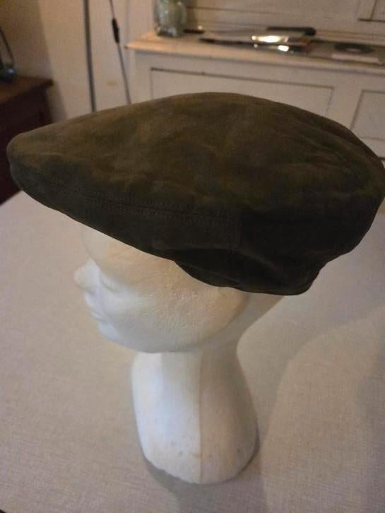 Casquette plate en daim vintage Amaretta., Enlèvement ou Envoi, Casquette, Amaretta, 57 cm (M, 7⅛ pouces) ou moins