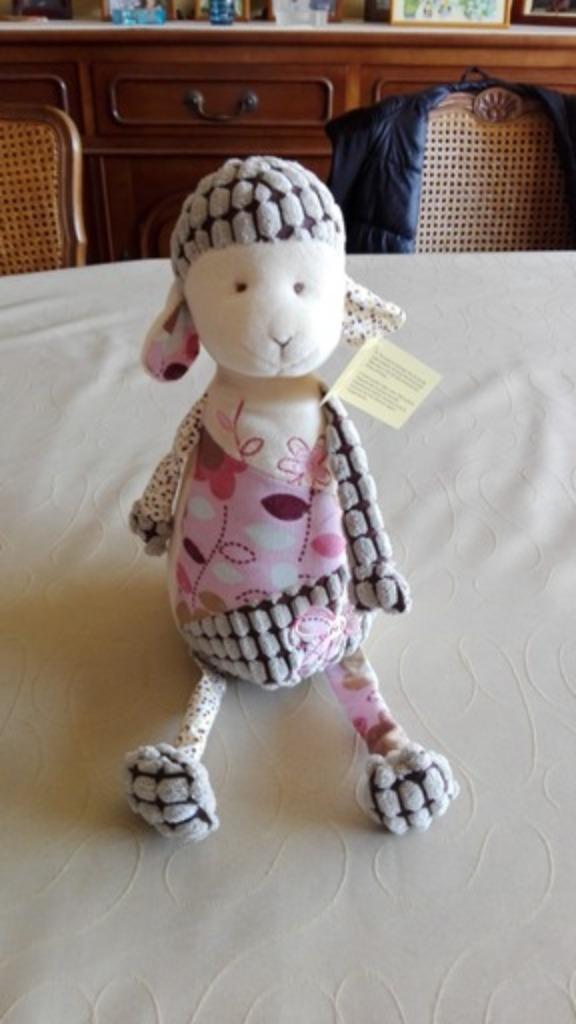 knuffel schaap, Kinderen en Baby's, Speelgoed | Knuffels en Pluche, Ophalen of Verzenden, Nieuw