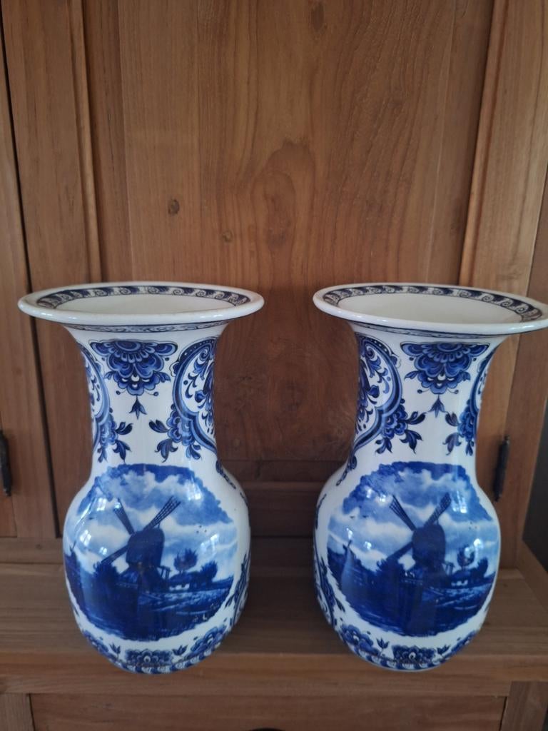 2 vazen blauw delfts, 1 met wat schade, Ophalen
