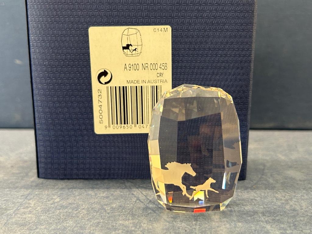 Swarovski SCS Ledengeschenk 2014 Presse Papier Paarden, Verzamelen, Swarovski, Ophalen of Verzenden, Nieuw, Figuurtje