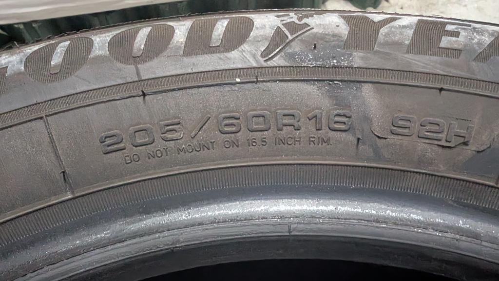 Goodyear winterbanden Ultragrip 205/60R16 92H 12000 Km, Pneus hiver, 16 pouces, Véhicule de tourisme, 205 mm