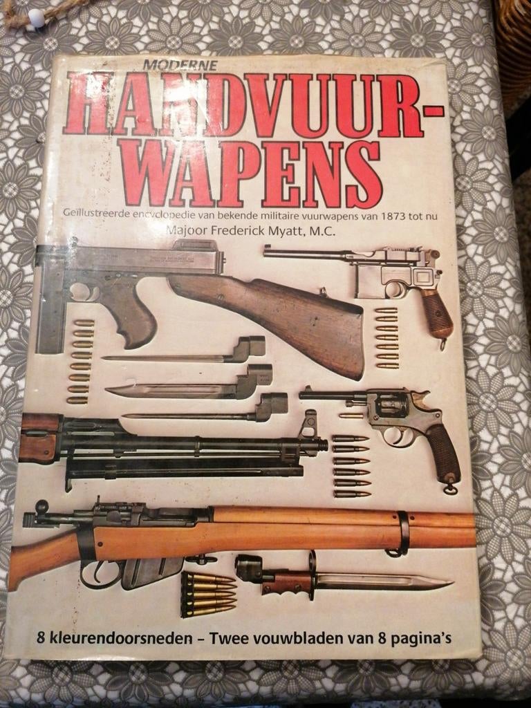 Wapenboeken., Ophalen of Verzenden, Zo goed als nieuw