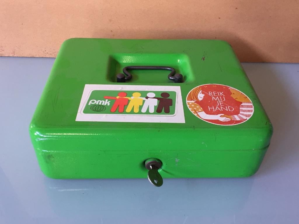 Geldkoffer jaren '70, gifgroen gelakt staal, met sleutel, Ophalen of Verzenden, Zo goed als nieuw, Brandkast