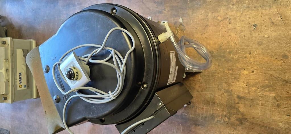 Poêle/chaudière Truma Combi C4002 à 12V-30mB et interrupteur, Enlèvement, Comme neuf