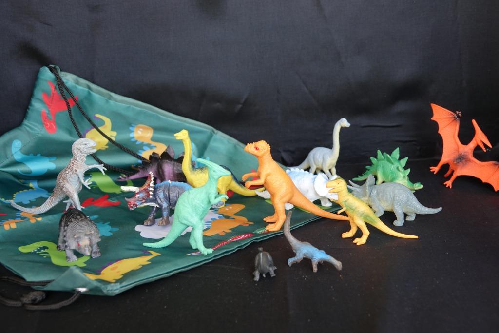 lot van kleine dino figuren met opbergzakje, Ophalen of Verzenden, Gebruikt