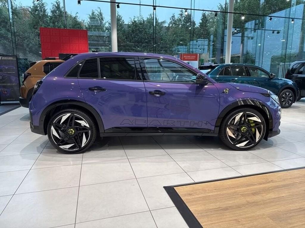 Abarth 600e Scorpionisimma electric 54kWh 280 pk, Autos, Achat, Autres couleurs, Noir, 5 portes