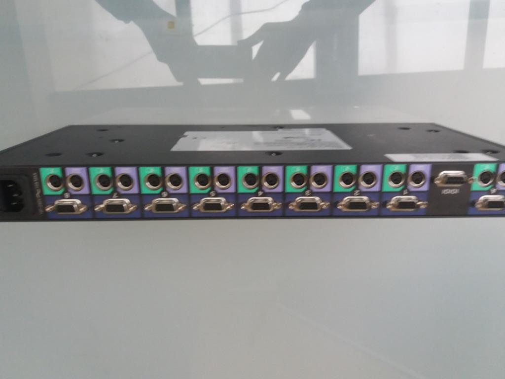 COMMUTATEUR DELL, Informatique & Logiciels, Enlèvement, Utilisé