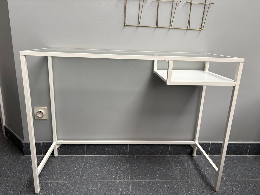 Computer-laptoptafel met glazen bovenblad., Computers en Software, Laptoptafels, Ophalen, Zo goed als nieuw