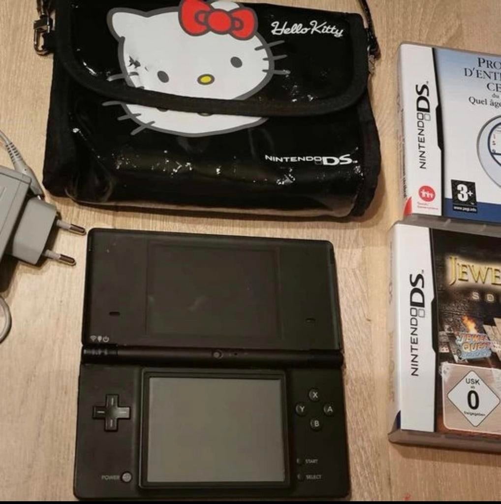 Nintendo DS + 2 jeux + pochettes, Consoles de jeu & Jeux vidéo, Consoles de jeu | Nintendo DS, Enlèvement ou Envoi, Utilisé