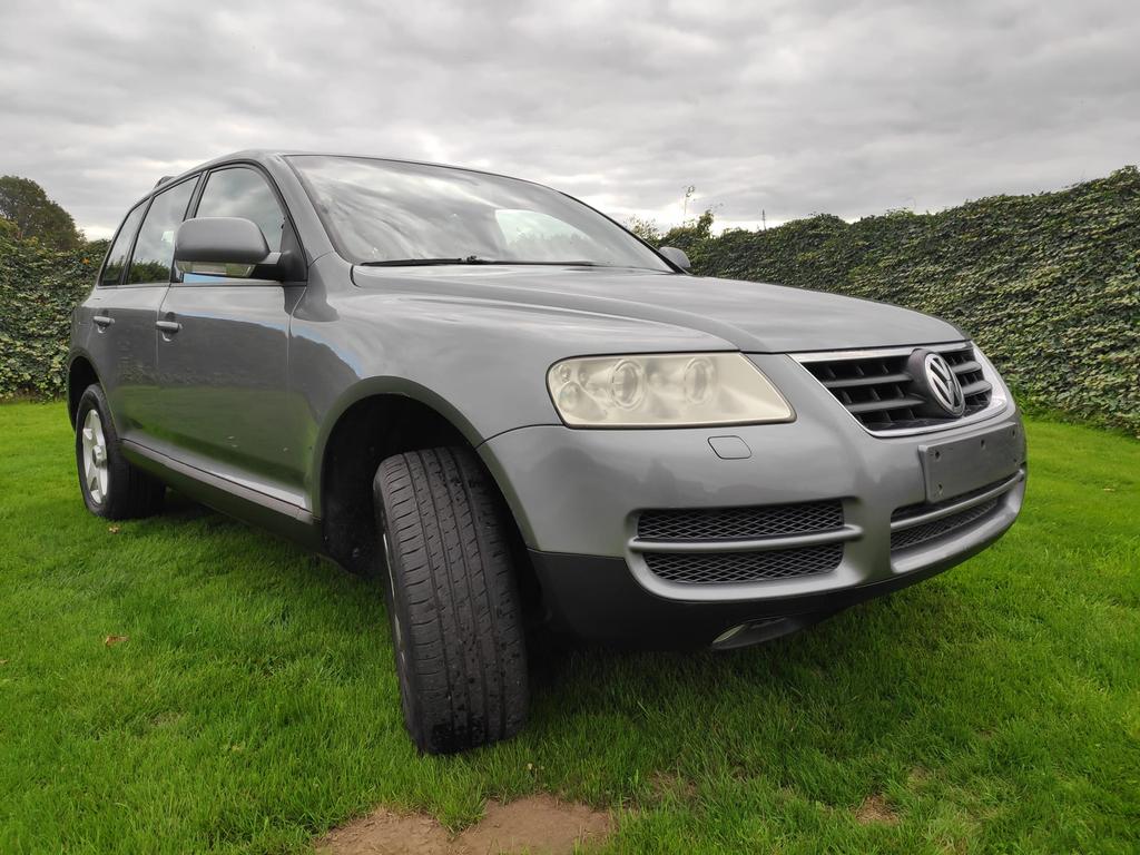 Volkswagen Touareg 3.2 Essence 225ooo km 2ème propriétaire, Autos, Argent ou Gris, Achat, Entreprise, Carnet d'entretien