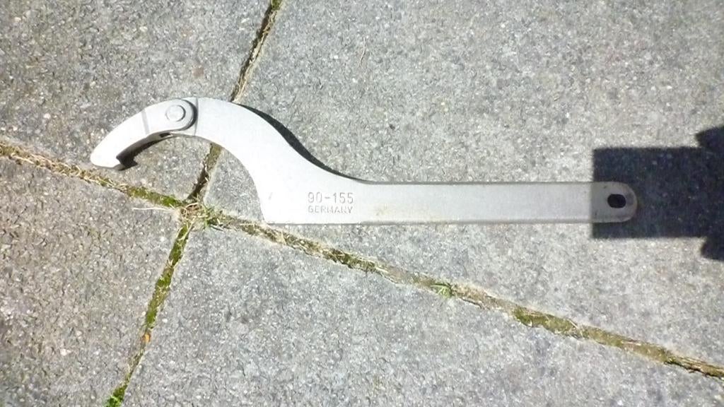 sleutels voor af- en aankoppelen losslangen tankvervoer, Ophalen