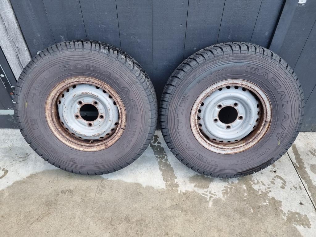 2 banden met velg van toyota land cruiser 100 / 105, Auto-onderdelen, Ophalen of Verzenden, Band(en)