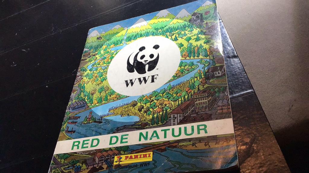Panini wwf Red de natuur (s), Ophalen of Verzenden, Gelezen, Plaatjesalbum