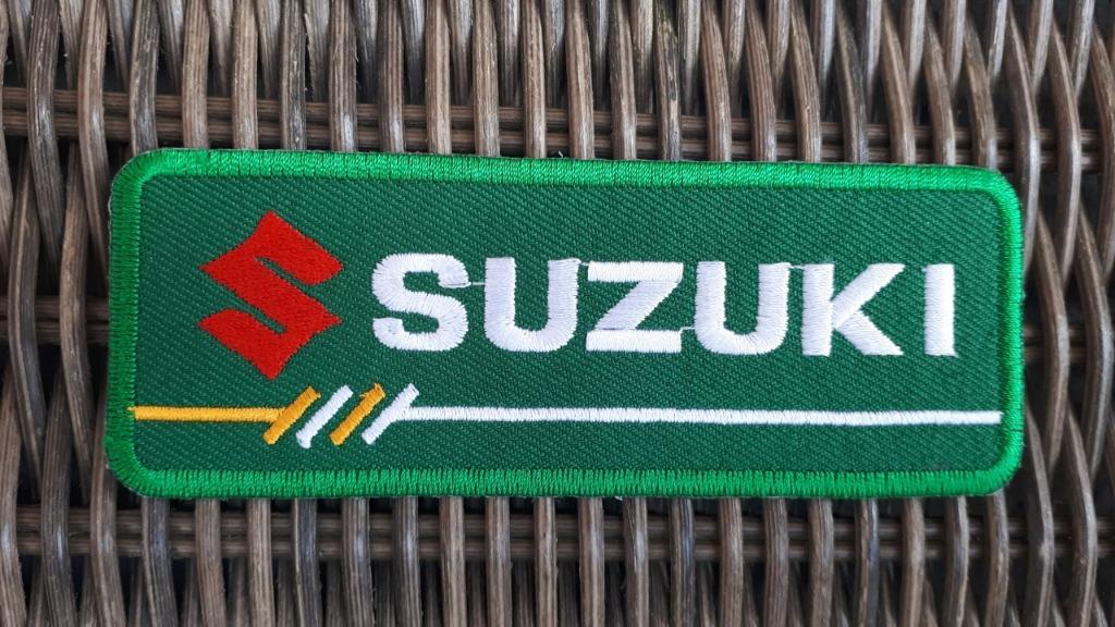 Emblème en fer à repasser pour moto Suzuki, 113 x 42 mm, Enlèvement ou Envoi, Neuf