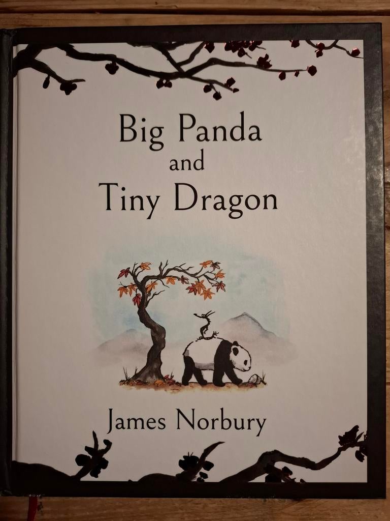 Big Panda and Tiny Dragon - Engelstalige versie., Ophalen of Verzenden, Zo goed als nieuw, Prentenboek