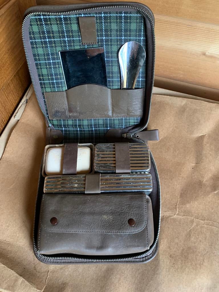 Vintage lederen toilettas met toebehoren, Ophalen of Verzenden