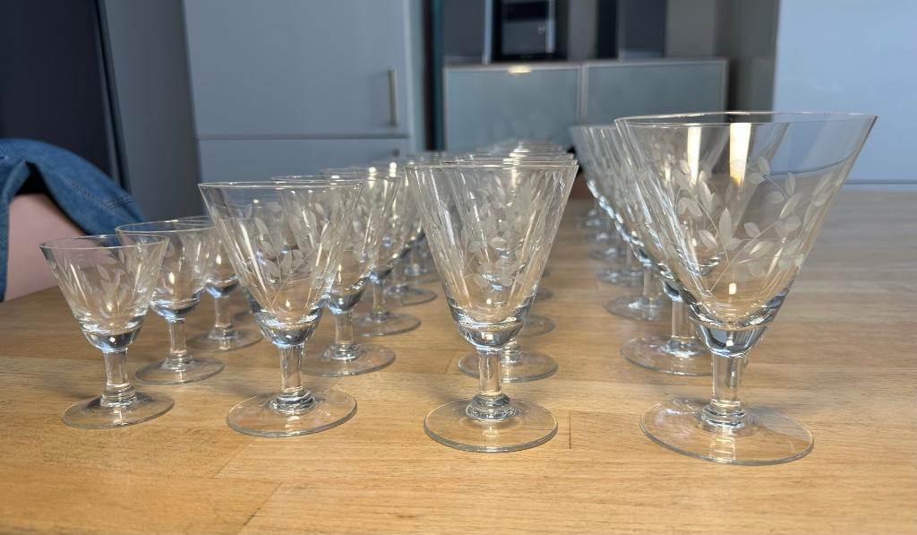 Verres (42) Cristal Vin-Liqueur Gravés, Antiquités & Art, Enlèvement