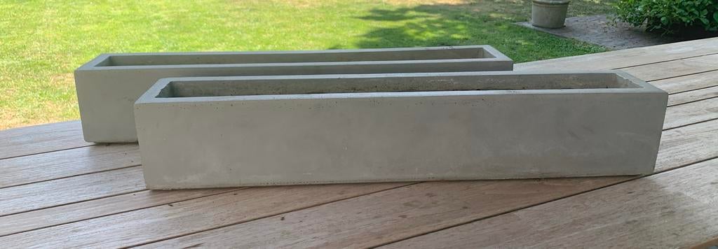 2 betonnen plantenbakken 80 cm breed, 14 cm diep, 14 cm hoog, Ophalen, Gebruikt
