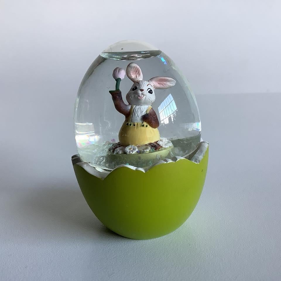 goebel schuddebol met paashaasje, Ophalen of Verzenden, Gebruikt, Dier