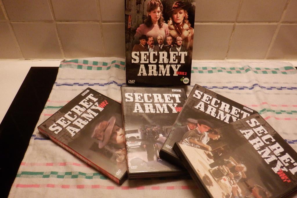 DVD SERIE 1 & 2 Secret Army.(8 DVD'S), Boxset, Ophalen of Verzenden, Zo goed als nieuw, Oorlog