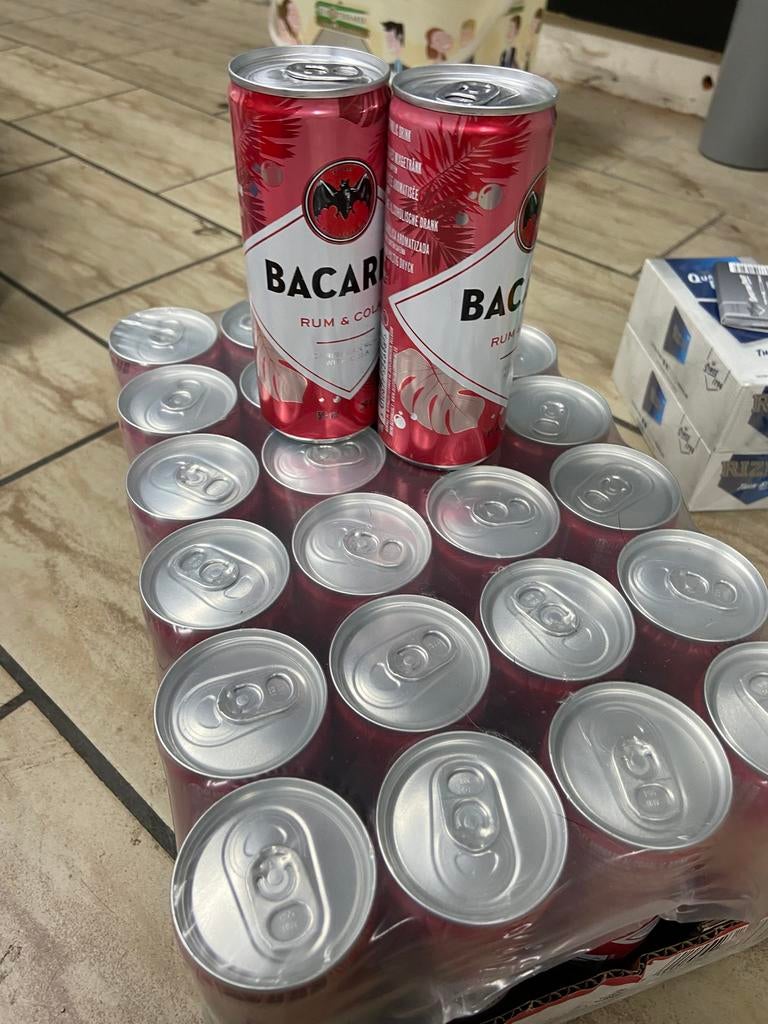 Bacardi rum&cola, Ophalen
