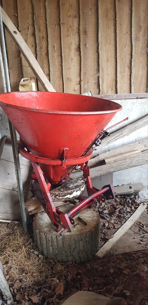 Kunstmeststrooier Carraro Tornado 250, Ophalen