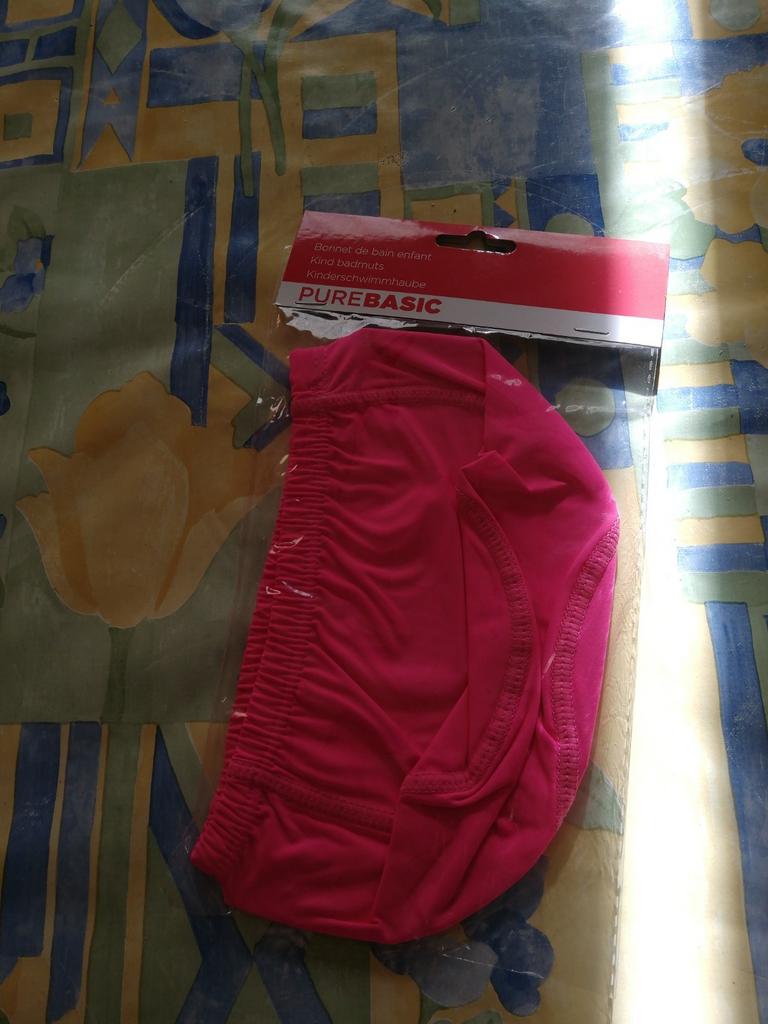 Bonnet de bain enfant. Neuf., Comme neuf
