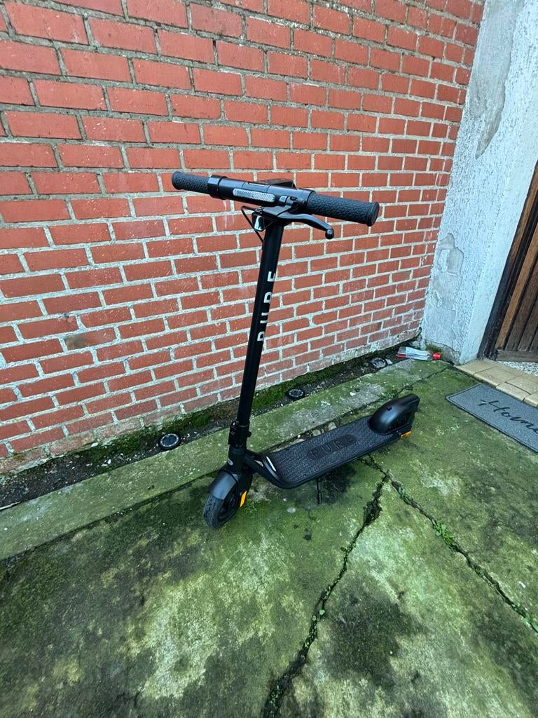 Trotinette de la marque pure de la nouvelle generation, Vélos & Vélomoteurs, Trottinettes, Enlèvement, Comme neuf