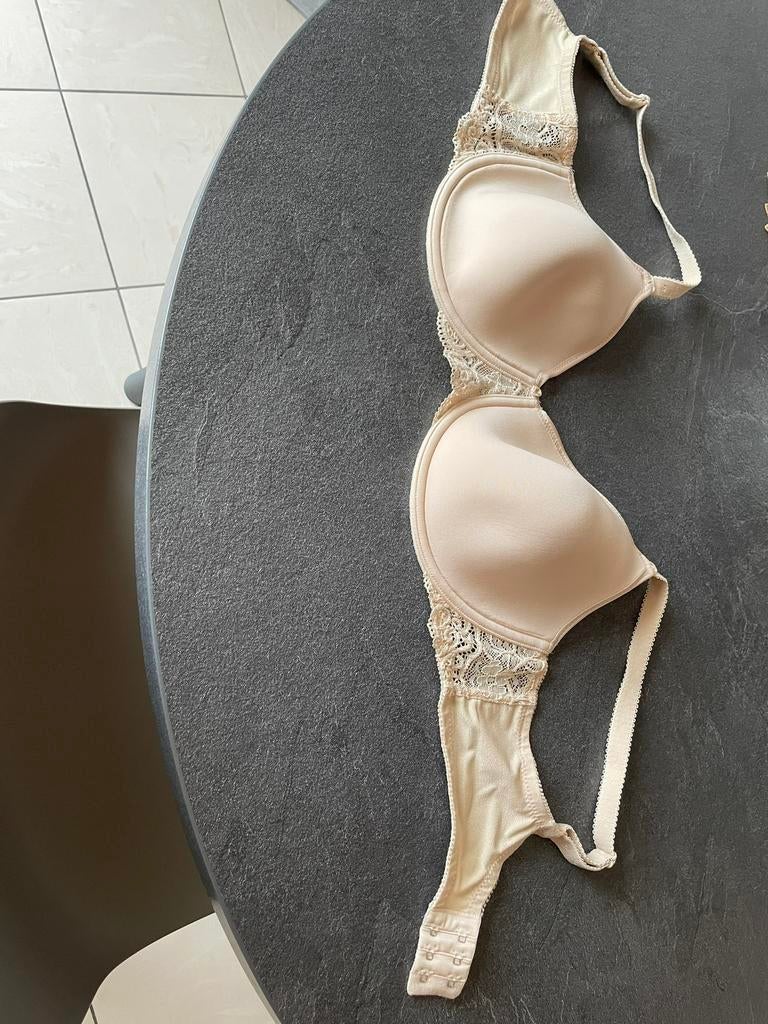 Een BH Triumph eur 85D /Fr100 D, Ophalen of Verzenden, BH