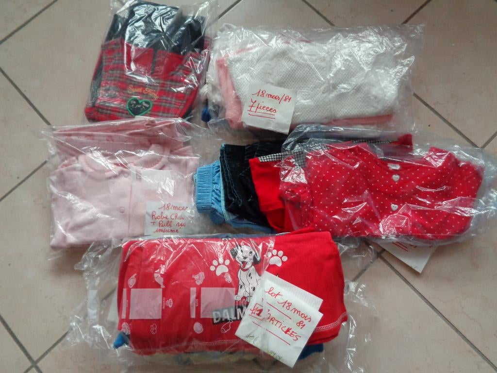 Lot de vêtements enfants 18 MOIS. 24 Pièces, Verzenden, Gebruikt, Meisje, Setje