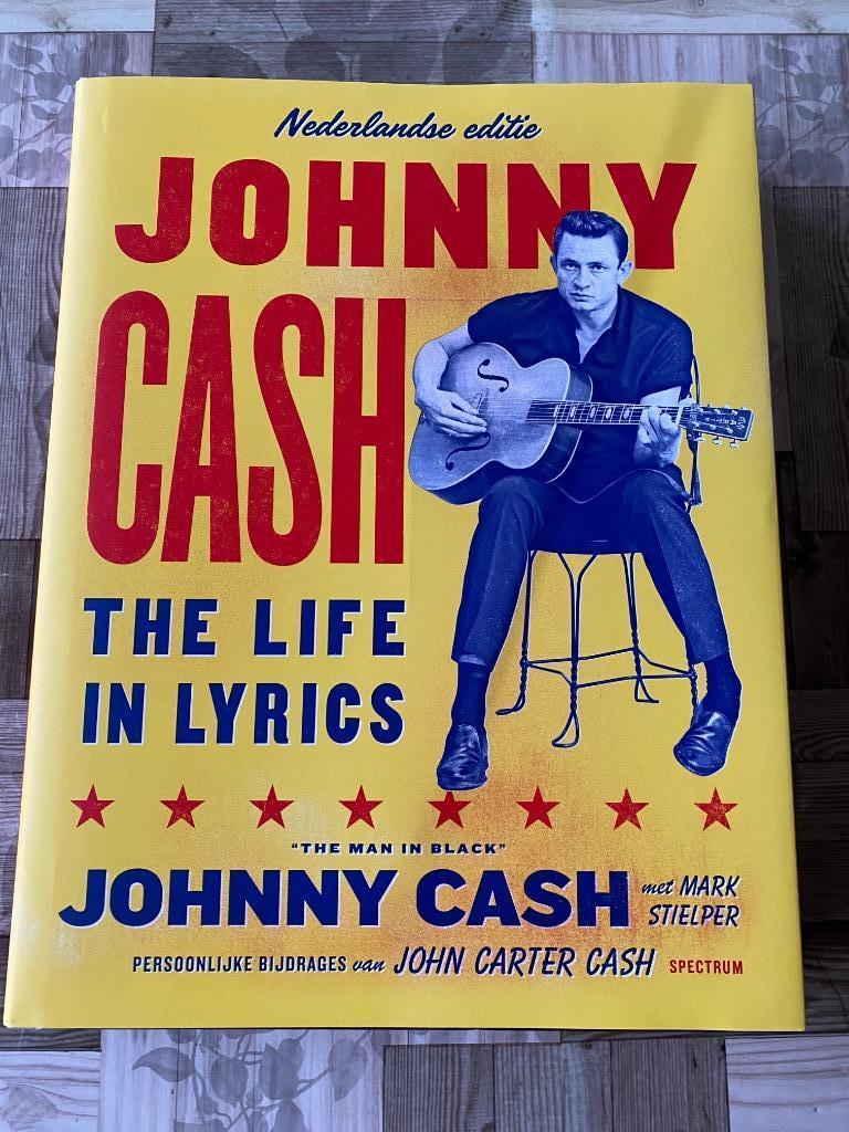 Johnny Cash - The Life in Lyrics (NL) Nieuw, Johnny Cash; M. Stielper, Artiest, Nieuw, Ophalen of Verzenden