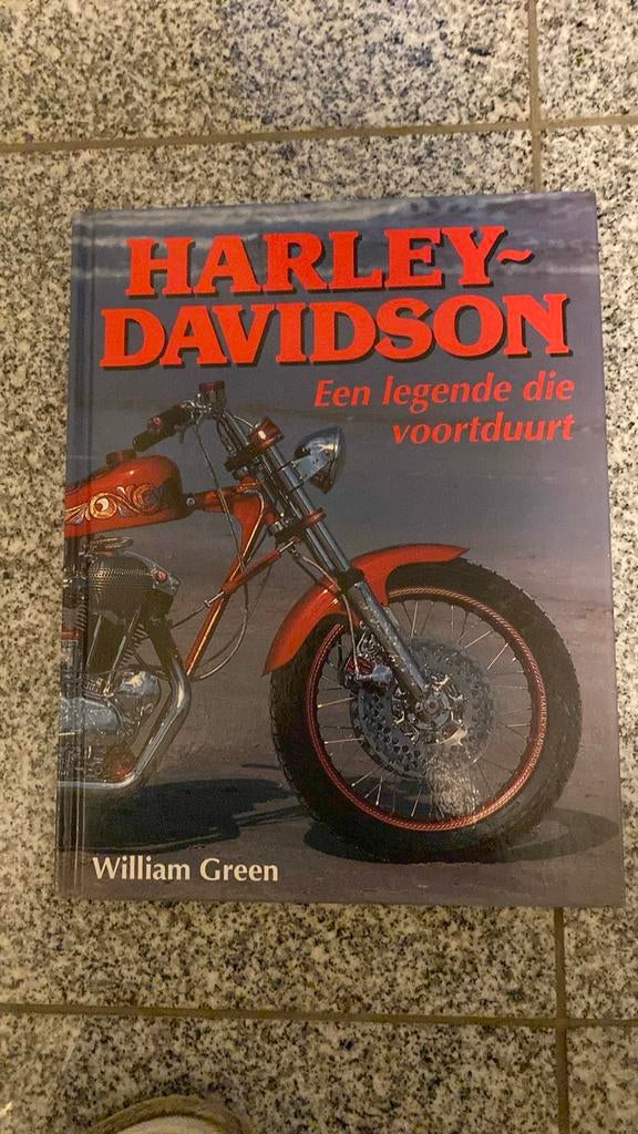 Boek Harley davidson van William green, Ophalen of Verzenden, Zo goed als nieuw