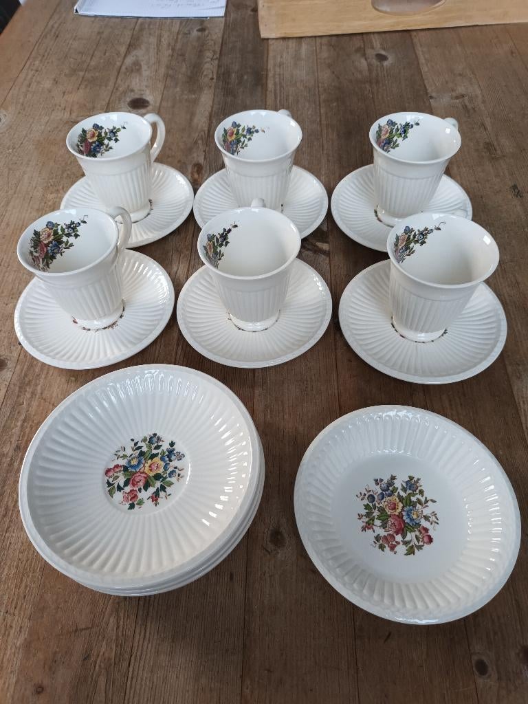 Tasses à moka, porcelaine anglaise Wedgwood, Antiquités & Art, Antiquités | Porcelaine, Enlèvement