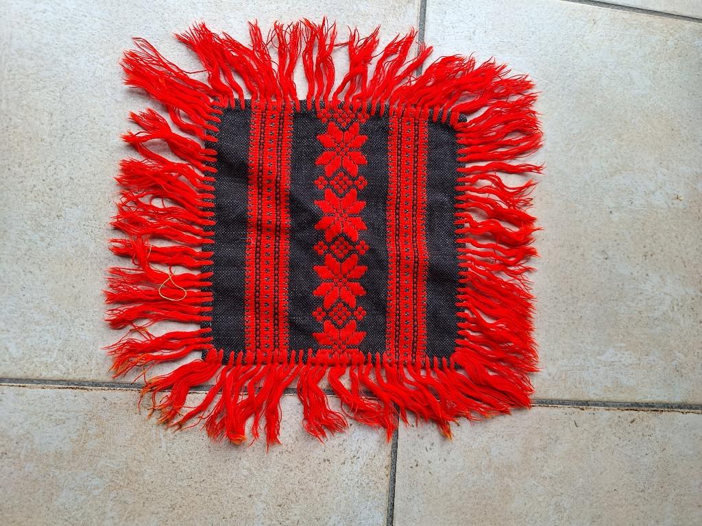 Antiek artisanaal handwerkje afkomstig uit Roemenië., Verzenden, Zo goed als nieuw, Vierkant, Binnen
