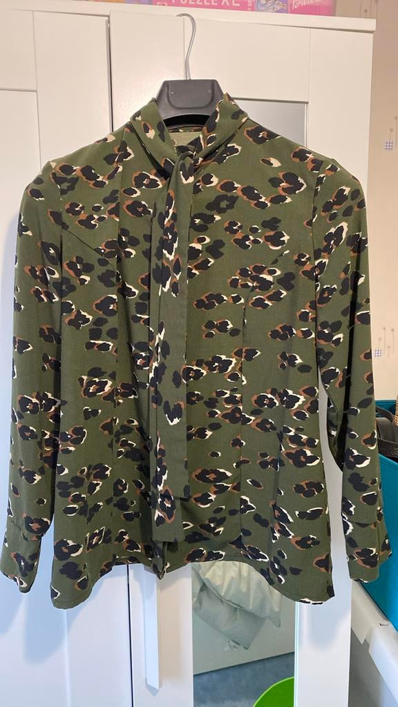 Damesbloes met camouflage print maat 40, Ophalen of Verzenden, Zo goed als nieuw, Maat 38/40 (M), Groen