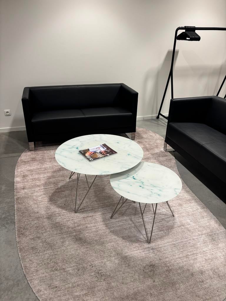 2 lederen zitbanken, Huis en Inrichting, Stoffering | Tapijten en Vloerkleden, Ophalen, Zo goed als nieuw, Zwart
